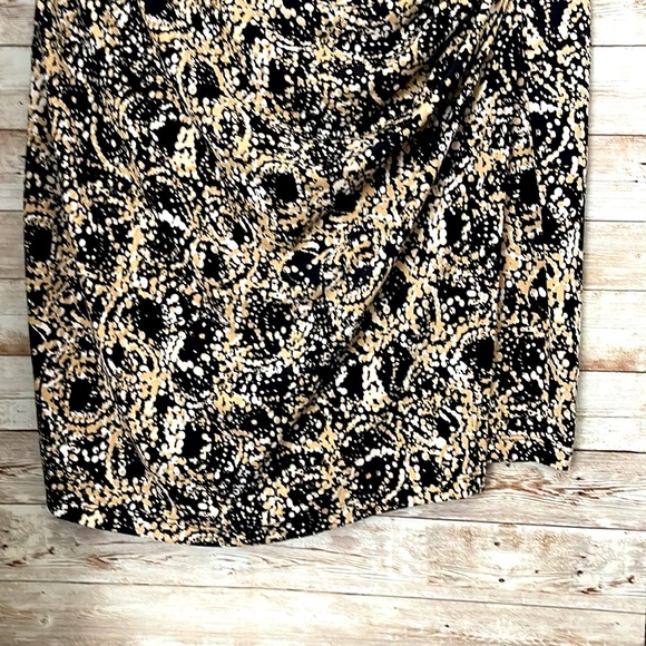 Beautiful Dress - Picture 2 of 7